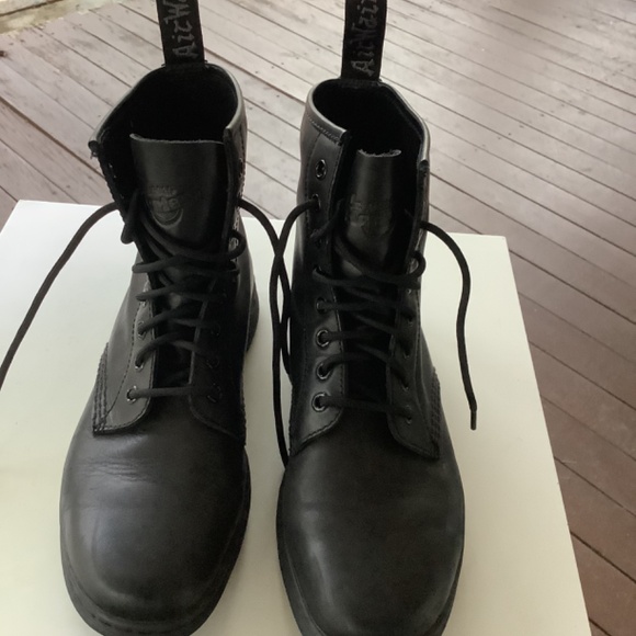 Dr Martens Air Wair Bouncing Soles Size 8 Mens New Condition - Picture 2 of 10